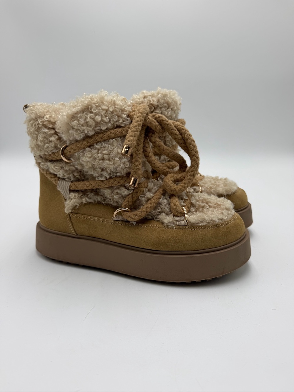 ASOS Alpine Women’s Size 6 Teddy Shearling Lace Up Platform Snow Boots Beige